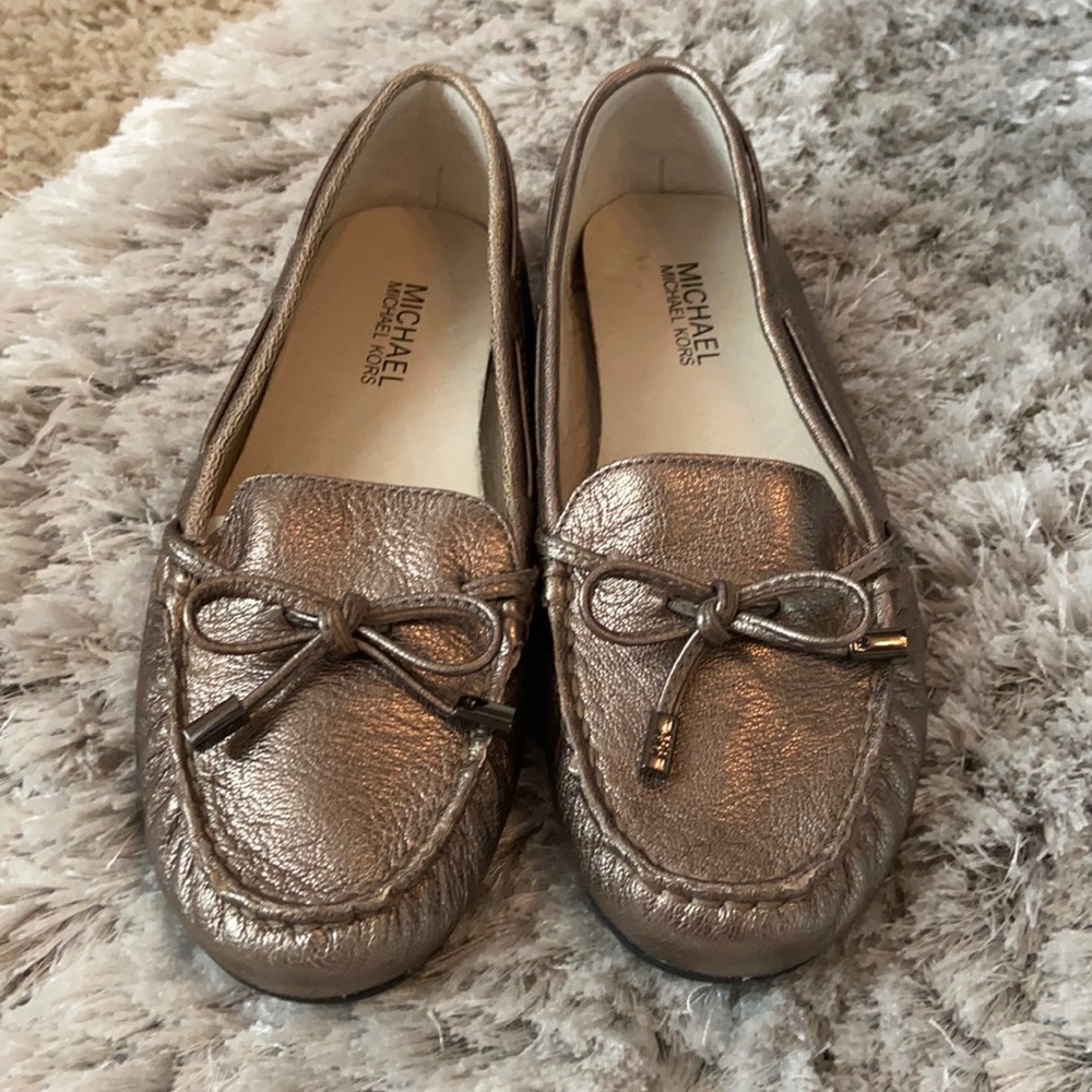 EUC Michael Kors metallic leather loafers